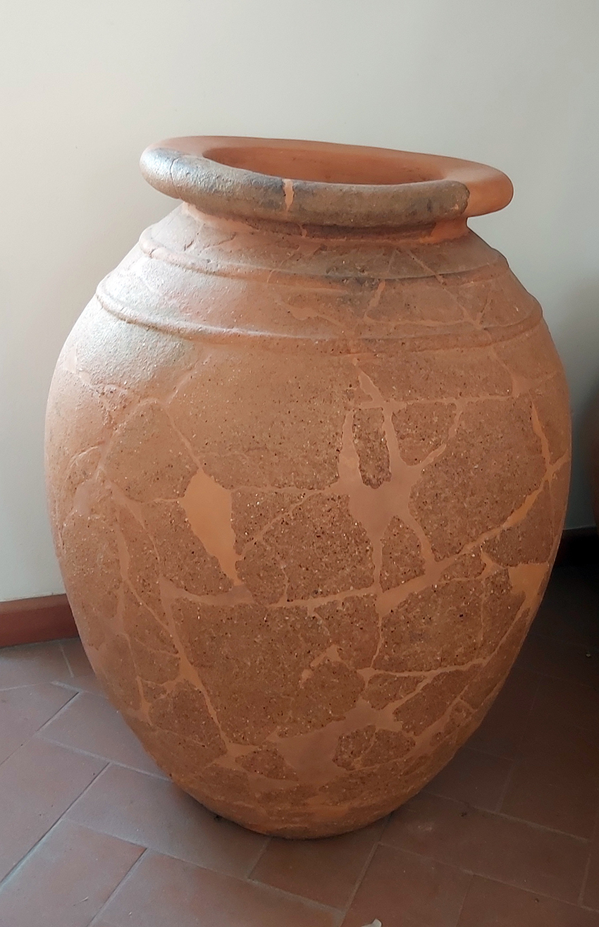 Large ‘dolio’ (Etruscan ceramic jar) of ‘impasto’ technique, generally used for storing grains