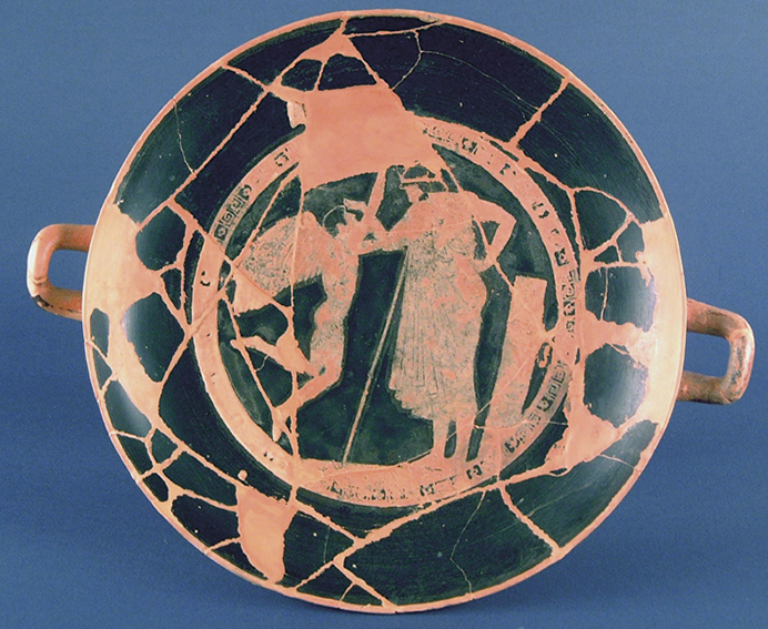 Coppa di Douris. Ceramica attica a figure rosse; all'interno Eros in volo che incorona un uomo barbato